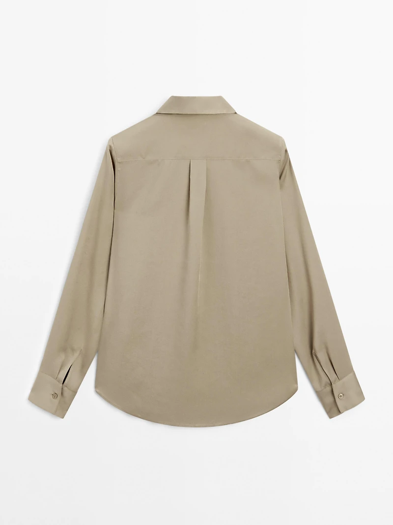 Flowing shirt with collar