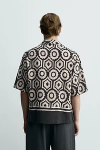 CONTRAST GEOMETRIC PRINT SHIRT