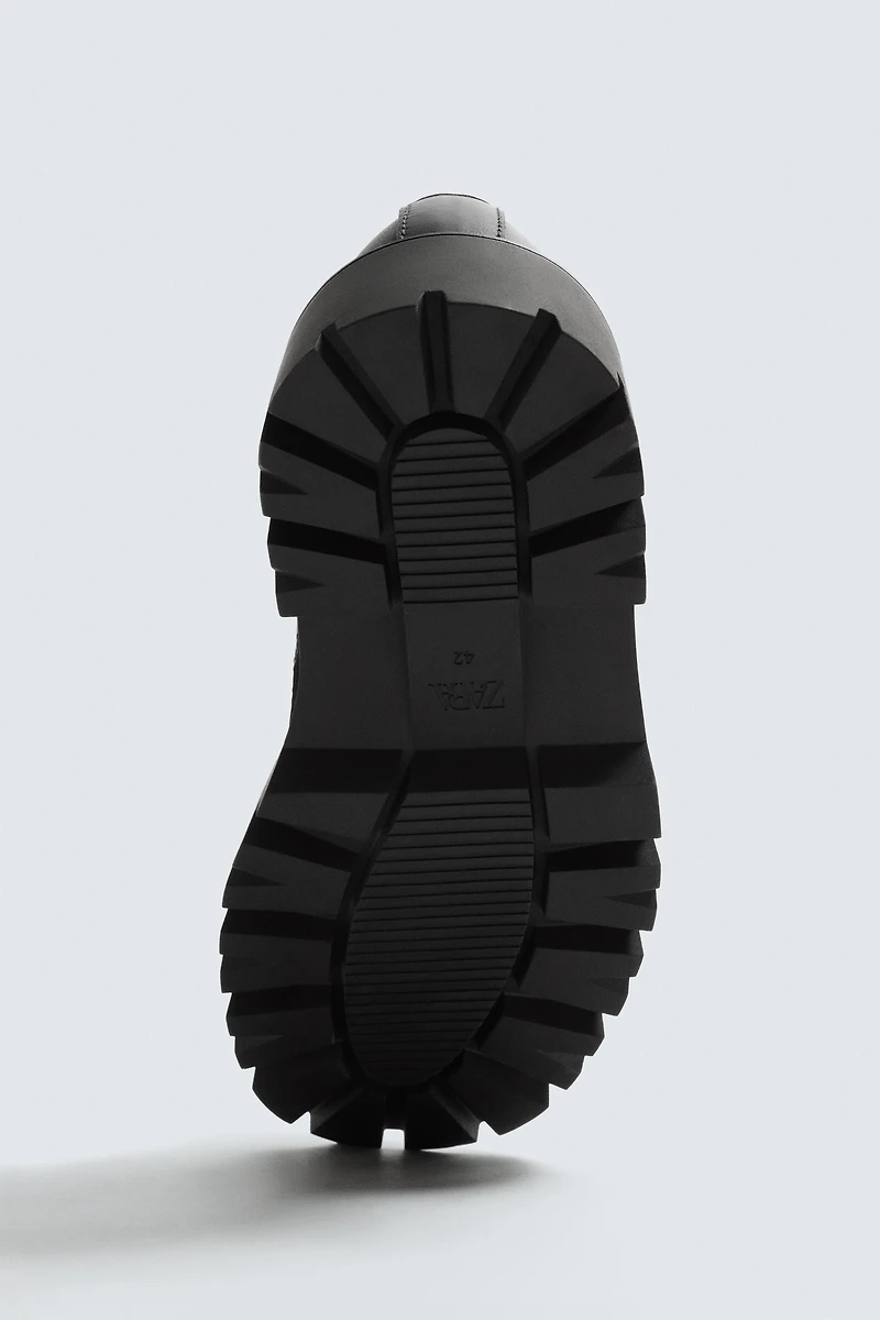 MOCASSIN À SEMELLE ÉPAISSE AVEC FRANGES