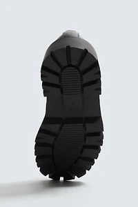 MOCASSIN À SEMELLE ÉPAISSE AVEC FRANGES