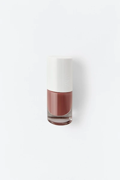 NAIL POLISH