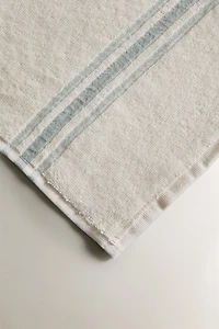 BATH TOWEL WITH COLORED BORDER