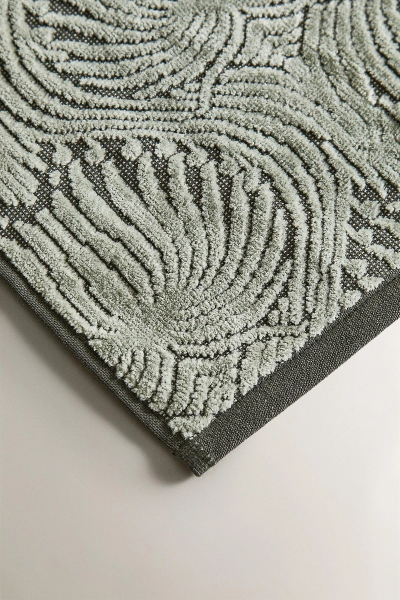 JACQUARD MOSAIC BATH TOWEL