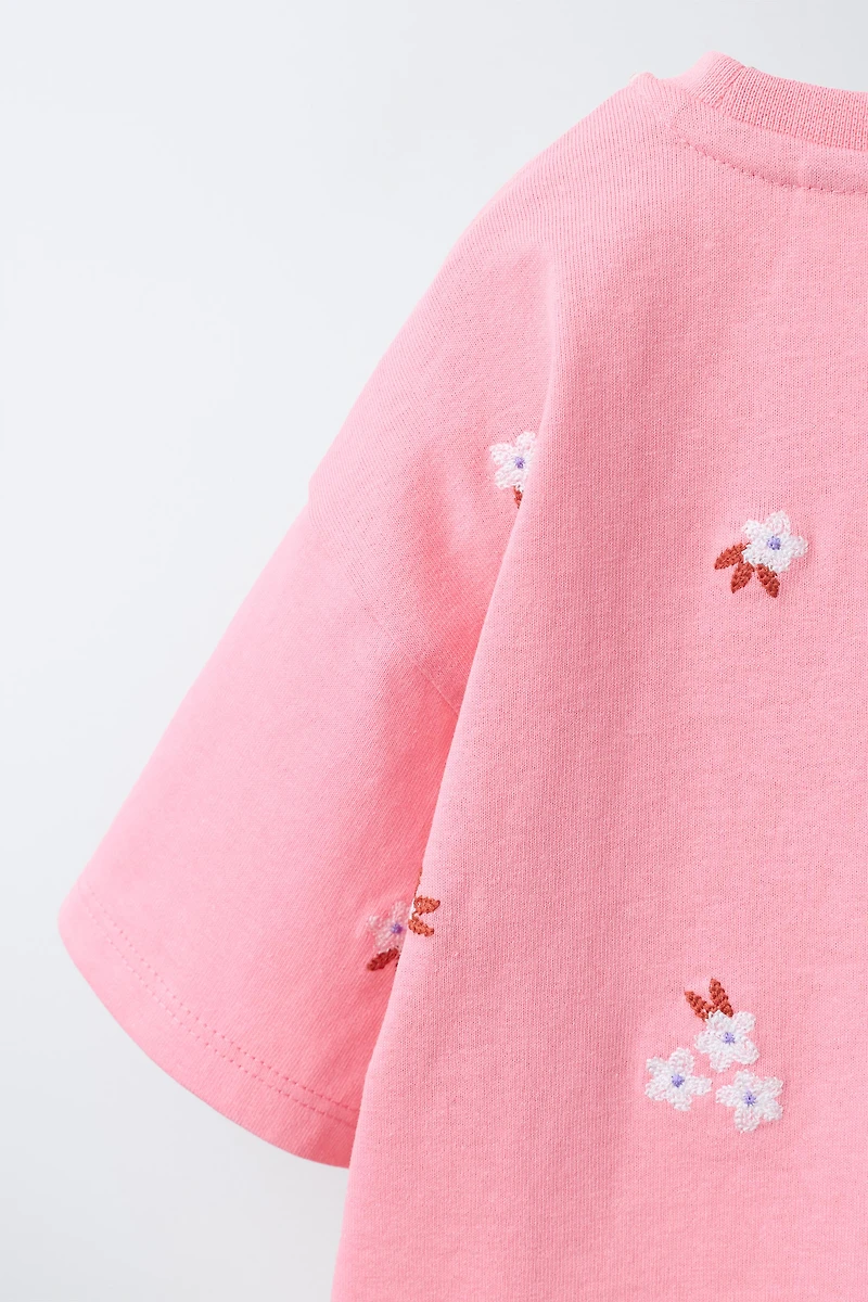 T-SHIRT À FLEURS BRODÉES