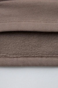 SWEAT À INSCRIPTION ET LOGO EN RELIEF