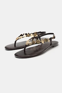 SANDALES AVEC DÉTAILS MÉTALLIQUES
