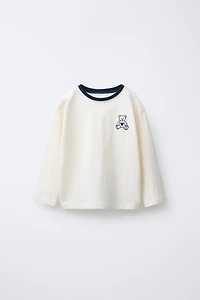 T-SHIRT VARSITY OURS BRODÉ
