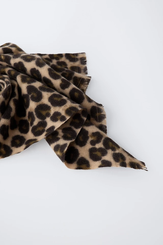 Zara SOFT TOUCH ANIMAL PRINT SCARF Place Rosemère