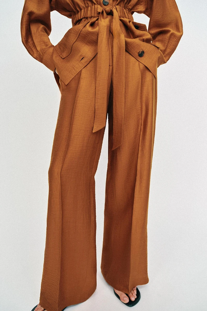 PANTALON FLUIDE EN LIN À FENTES