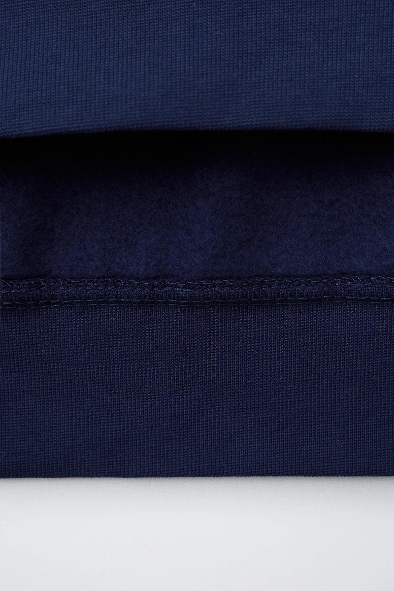 BASIC TEXT AND LABEL SWEATSHIRT