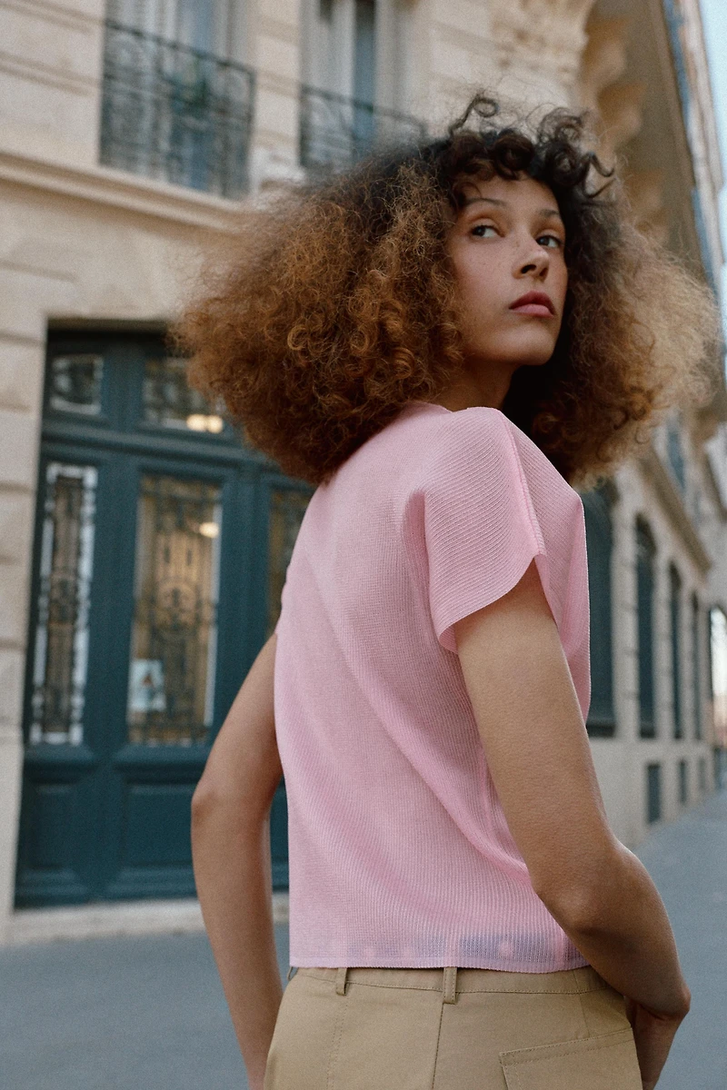 RIBBED KNIT TOP