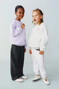 BASIC HEART SWEATSHIRT