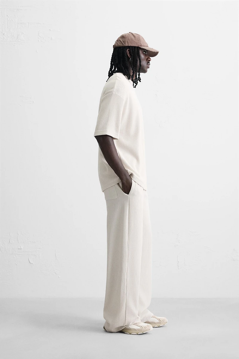 VERTICAL TEXTURED T-SHIRT