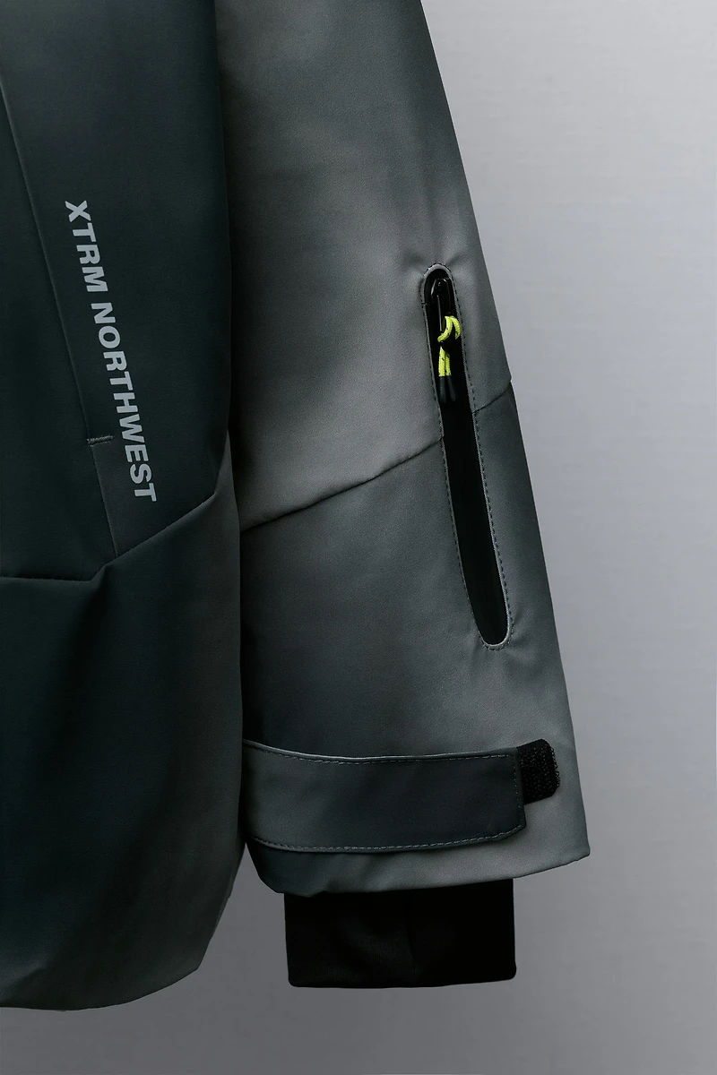 VESTE À CAPUCHE AMOVIBLE TIE DYE WATER RESISTANT ET COUPE-VENT SYSTÈME RECCO® COLLECTION SKI