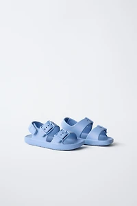 RUBBERIZED BUCKLED SANDALS