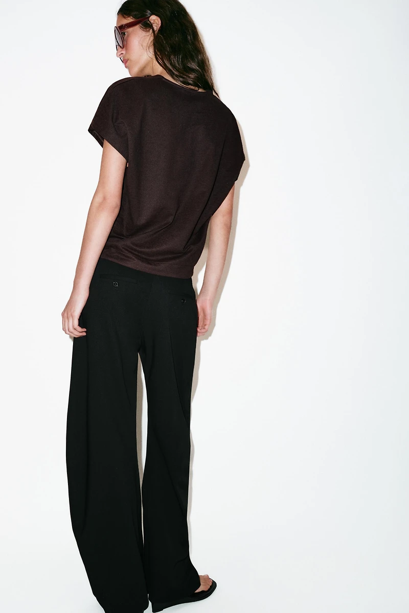 RUSTIC V-NECK T-SHIRT