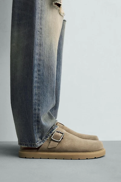 SABOTS EN CUIR À BOUCLE