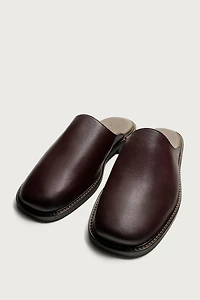 LEATHER CLOGS