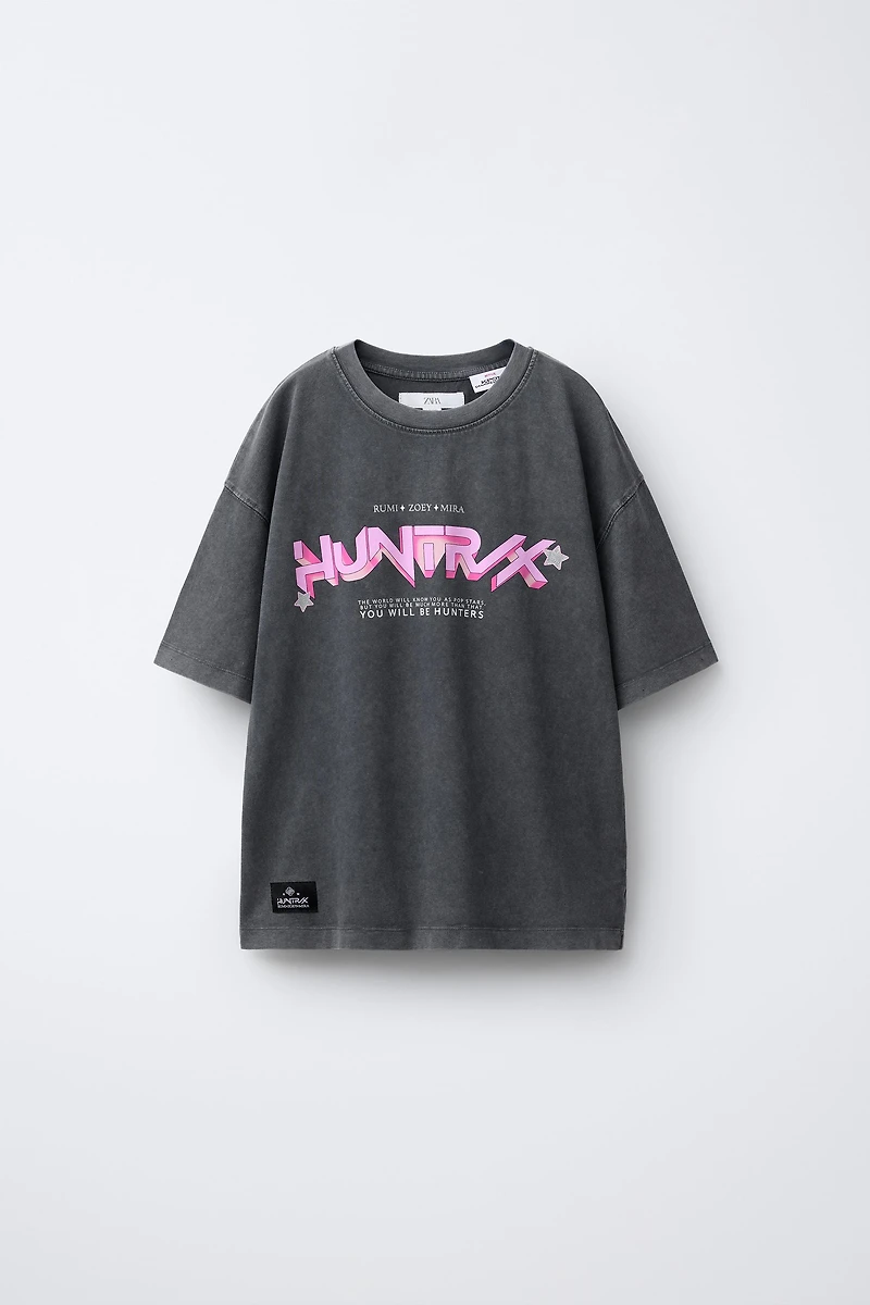 T-SHIRT EFFET DÉLAVÉ IMPRIMÉ KPOP DEMON HUNTERS™ NETFLIX ©