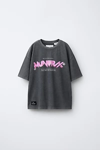 T-SHIRT EFFET DÉLAVÉ IMPRIMÉ KPOP DEMON HUNTERS™ NETFLIX ©