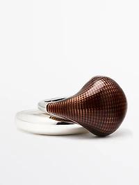 Set of textured enamelled rings