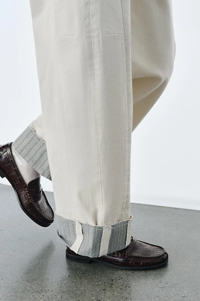 MOCASSINS EN CUIR À EFFET RELIEF
