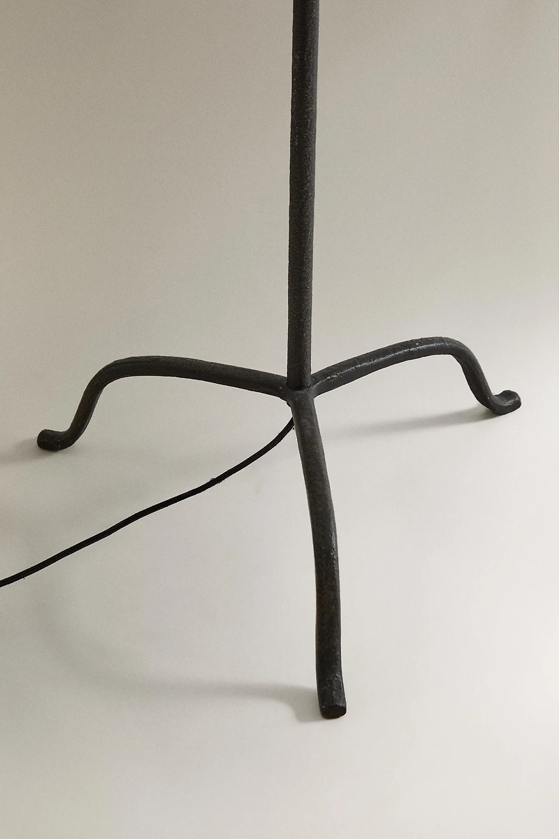TRIPOD BASE FLOOR LAMP