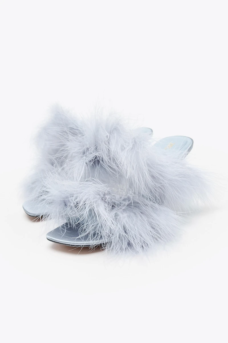 SANDALES À TALONS ET PLUMES