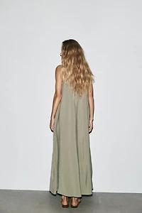 FLOWY MIDI DRESS