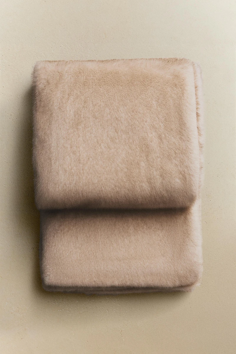 DOUBLE-SIDED FAUX FUR BLANKET
