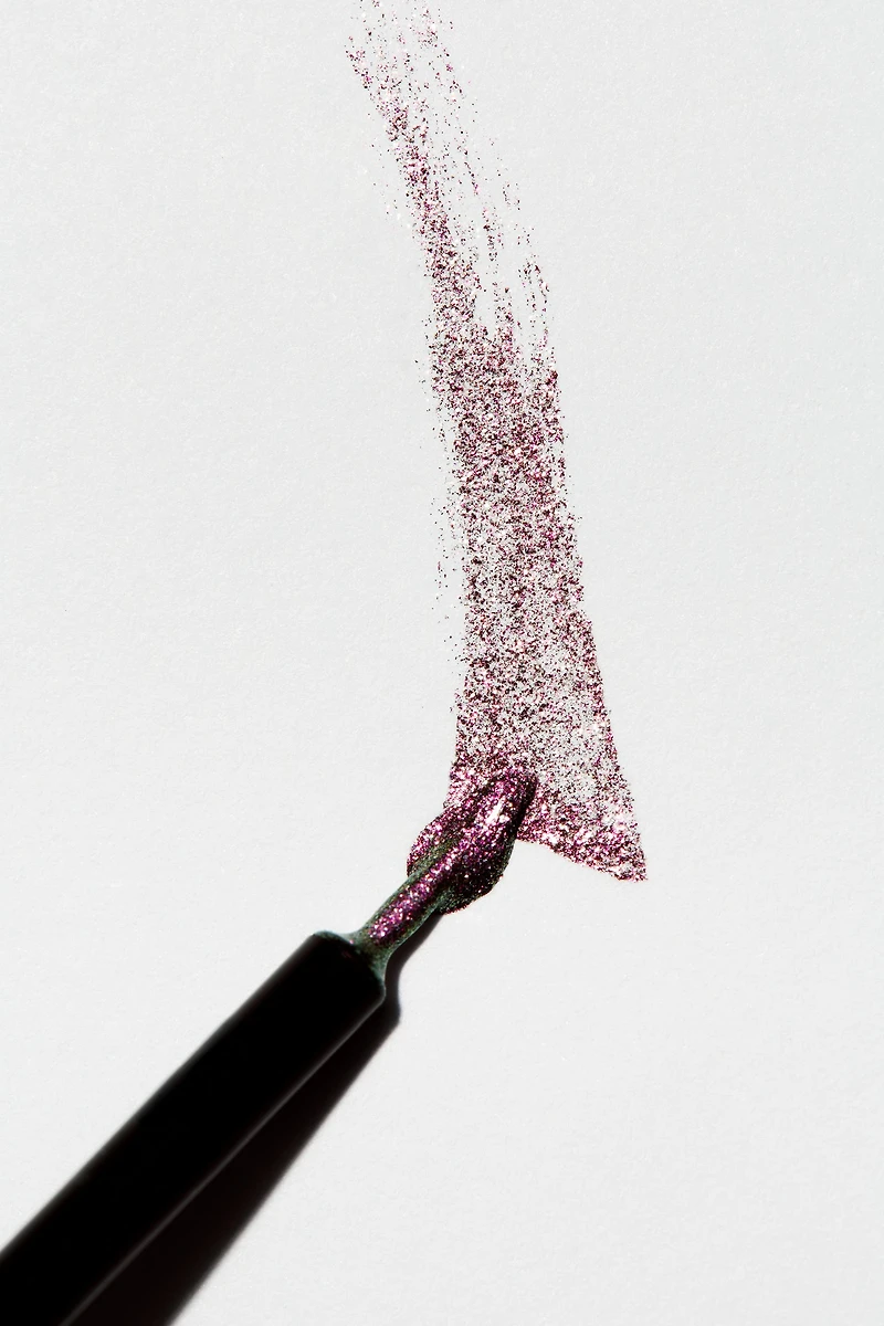 LIQUID EYELINER - DREAMLAND