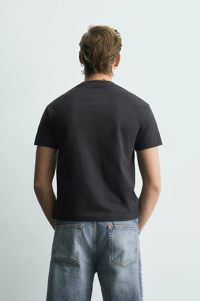 T-SHIRT COURT FIT À INSCRIPTION DÉLAVÉ