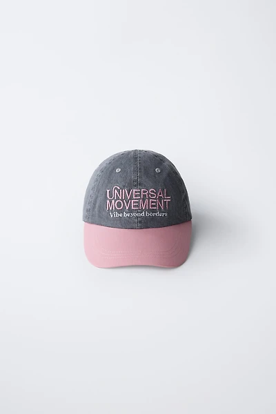 CASQUETTE EN DENIM AVEC INSCRIPTION BRODÉE