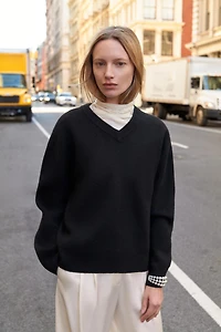 PLAIN KNIT V-NECK JUMPER