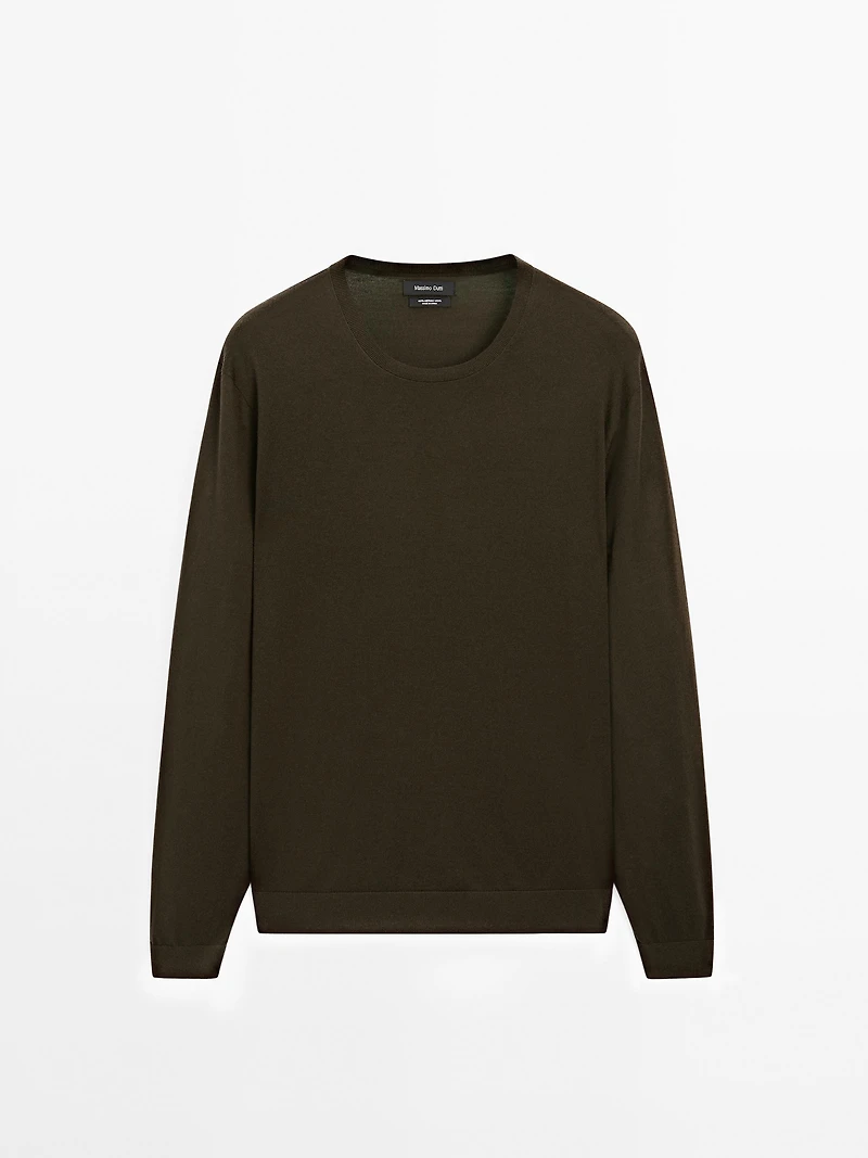 Merino wool crew neck knit sweater