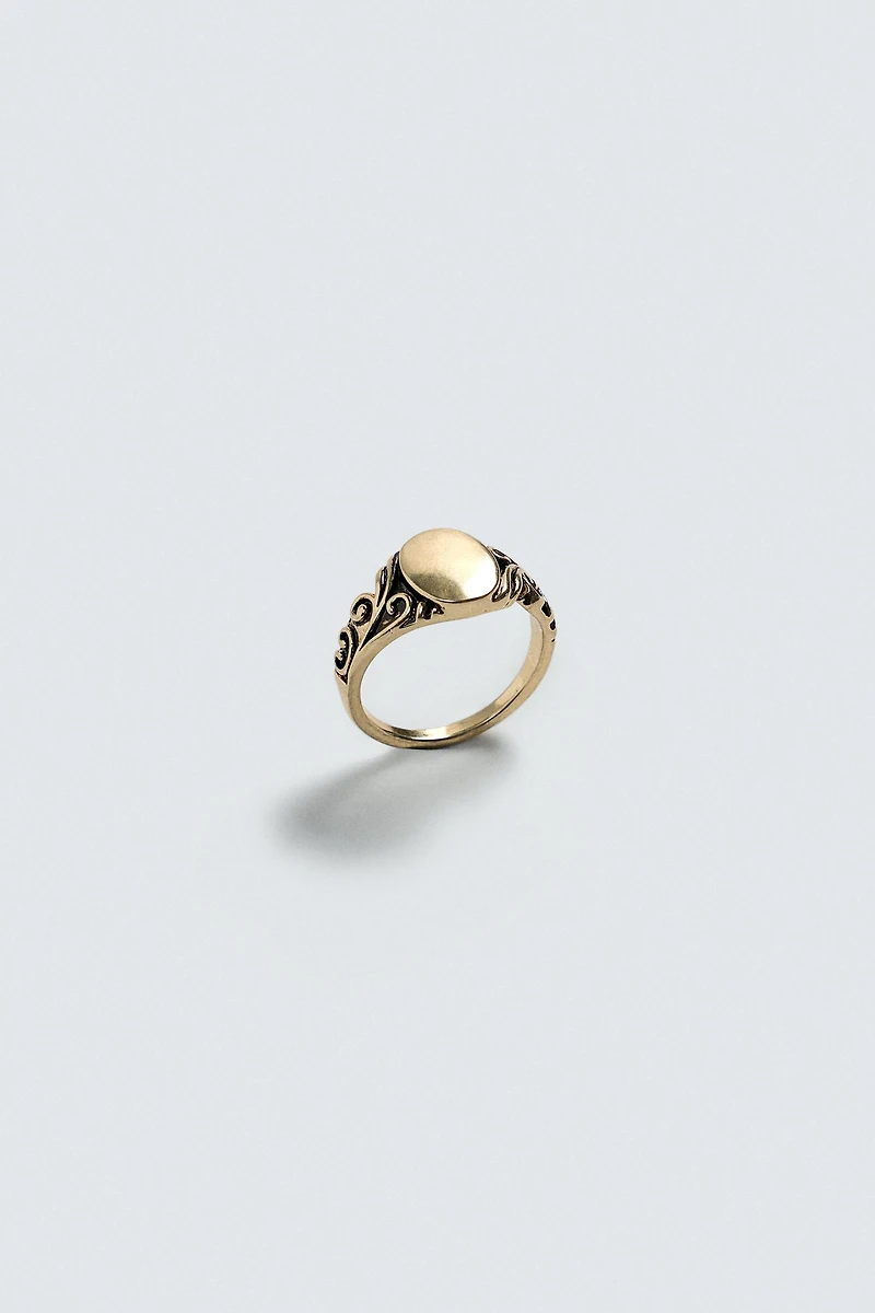 EMBOSSED SIGNET RING