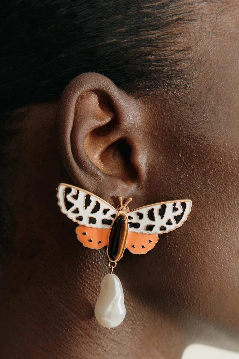 BUTTERFLY PEARL EARRINGS