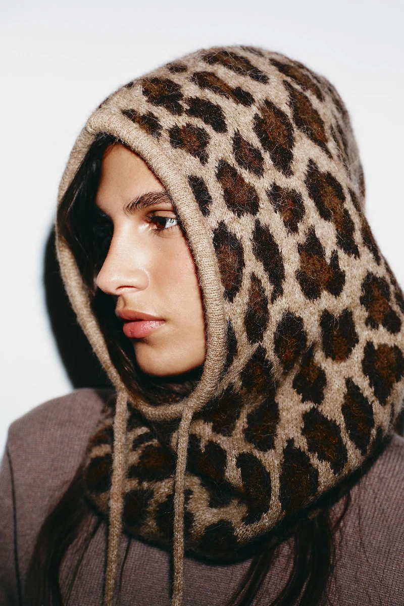 ANIMAL PRINT KNIT HOOD