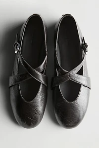 Ballet flats with criss-cross straps and buckle