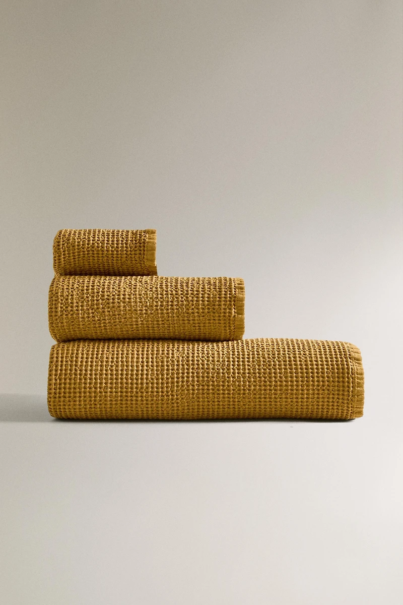 MINI WAFFLE-KNIT BATH TOWEL