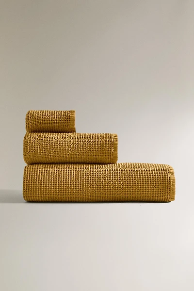 MINI WAFFLE-KNIT BATH TOWEL