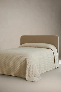 PLAIN SATEEN QUILT WITH KNOTS