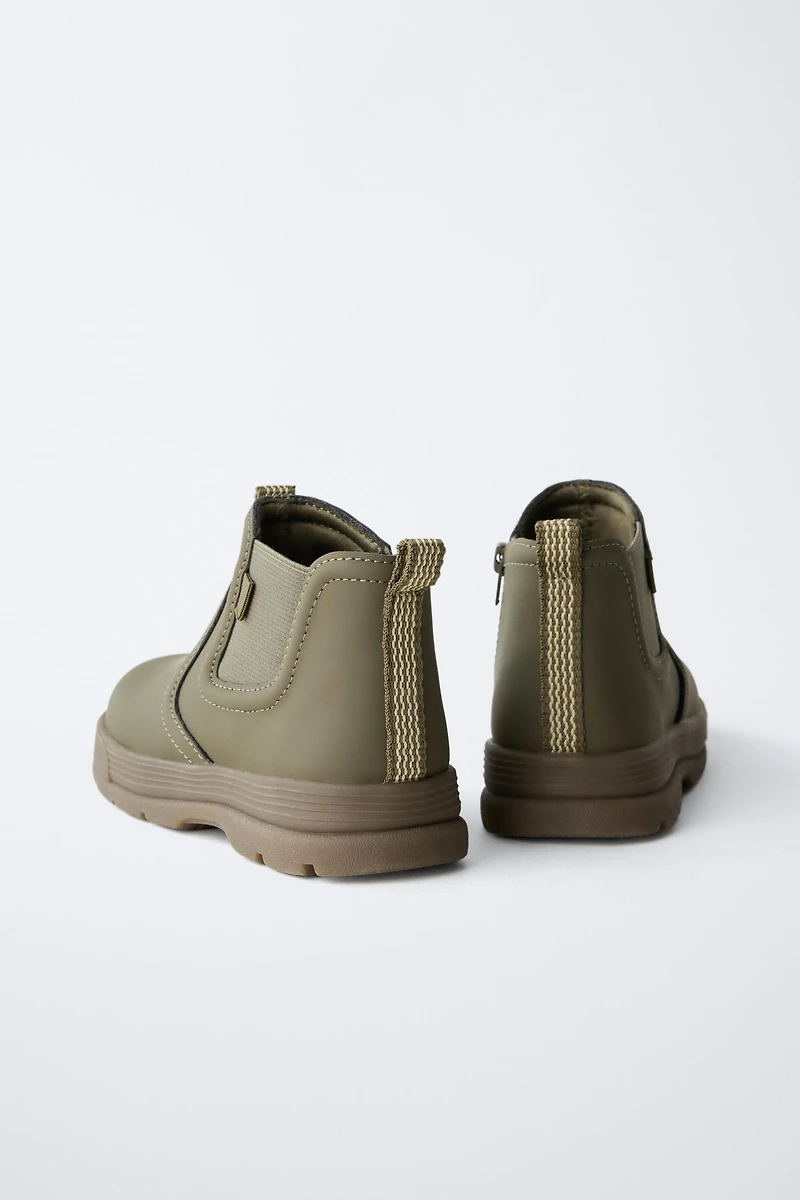 RUBBERIZED BOOTS