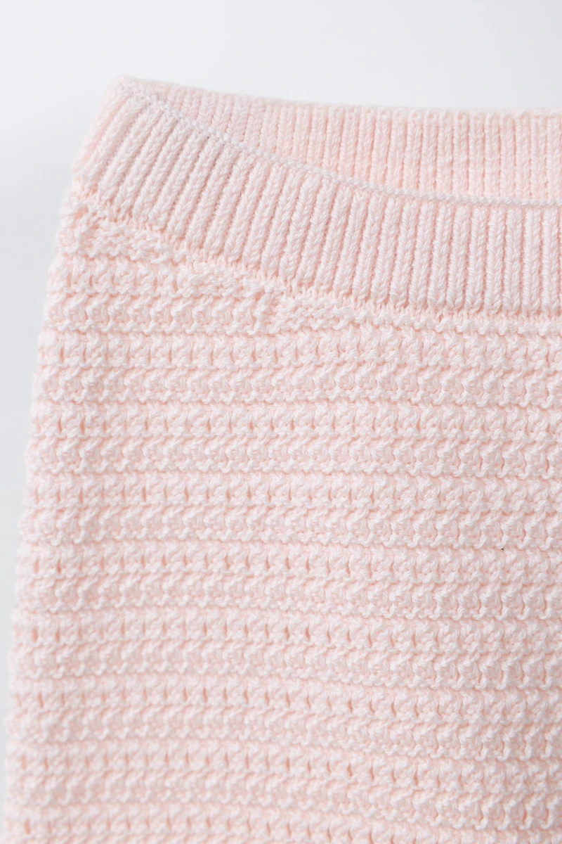 PANTALON EN MAILLE BRODERIE FLEURIE