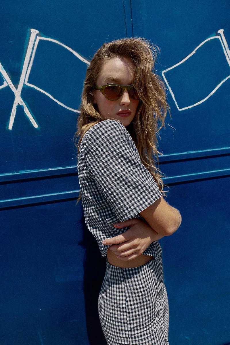 GINGHAM CAPRI PANTS