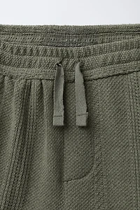 TEXTURED STRAIGHT SHORTS