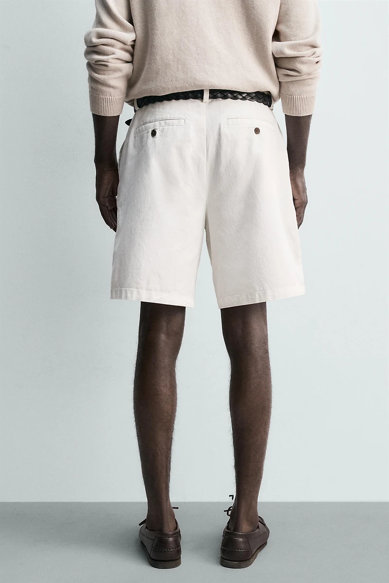 SHORT REGULAR FIT À PLIS