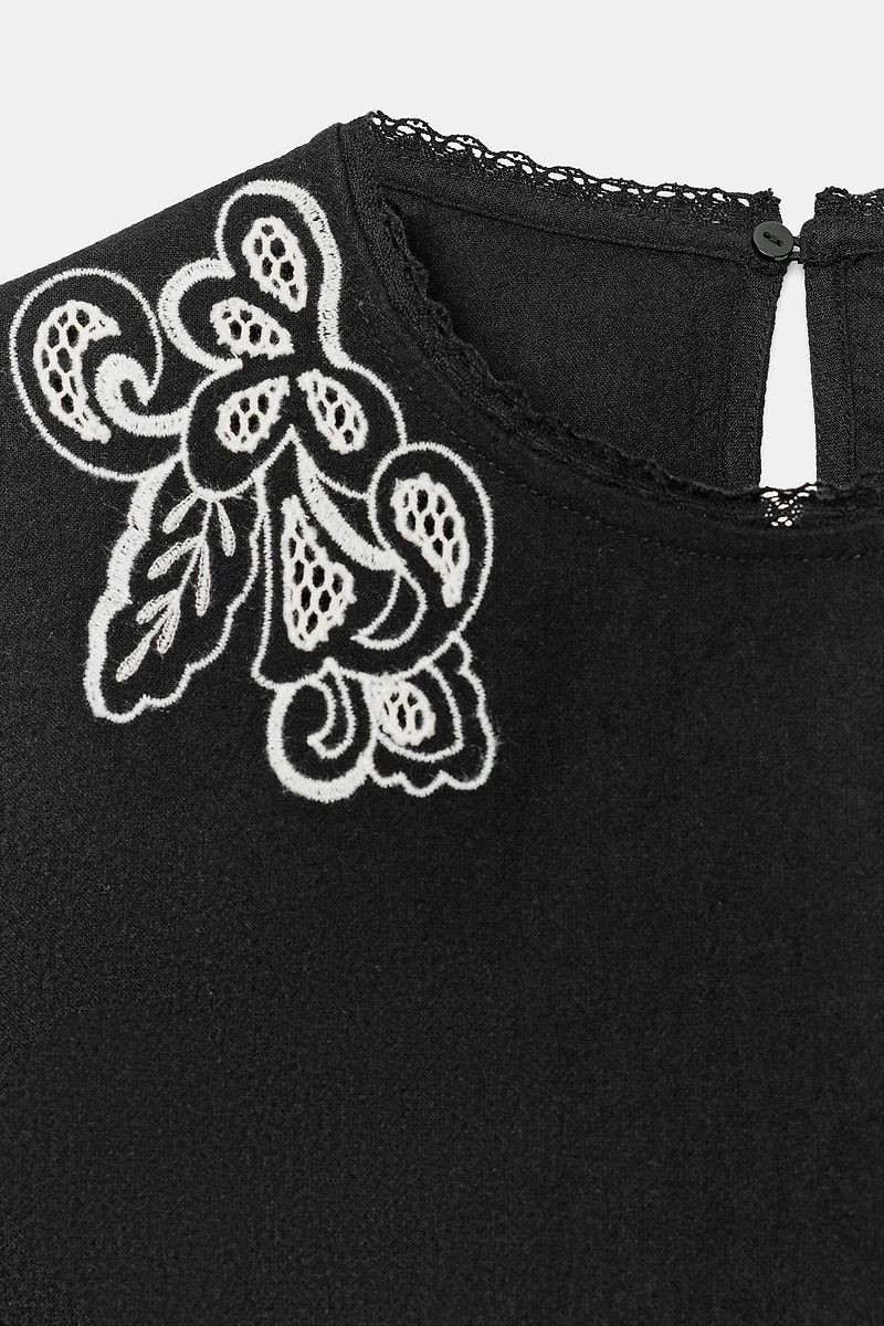 BLOUSE BRODÉE À MANCHES BOUFFANTES