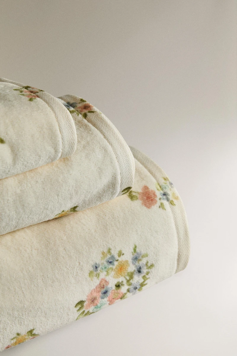 VELOUR FLORAL PRINT BATH TOWEL
