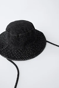 BOB BUCKET EN DENIM ANIMAL PRINT